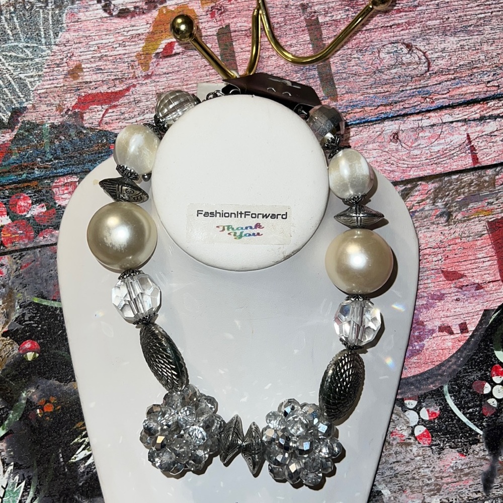 Lovely Fashion Big Bold Faux Pearl & Faceted Beaded Necklace